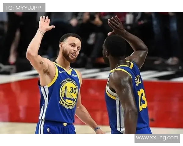 詹姆斯称赞库里无球威胁力认为他是历史最佳持球无球兼备球员